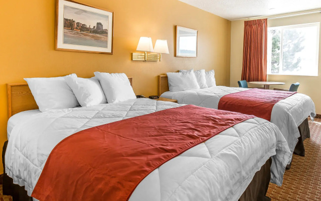 Rodeway Inn & Suites