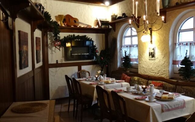 Landhotel Schützenhof mit Loungegarten