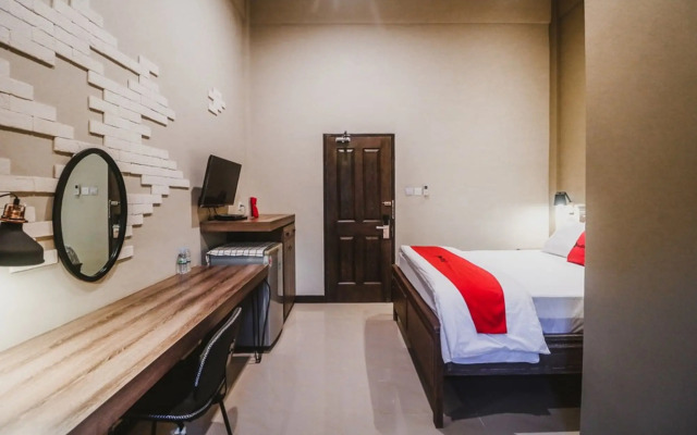 RedDoorz Plus near Mall Slipi Jaya