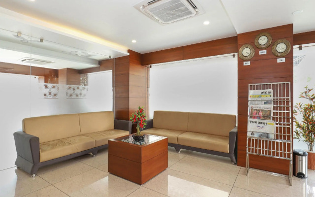 OYO 9687 Hotel Avista