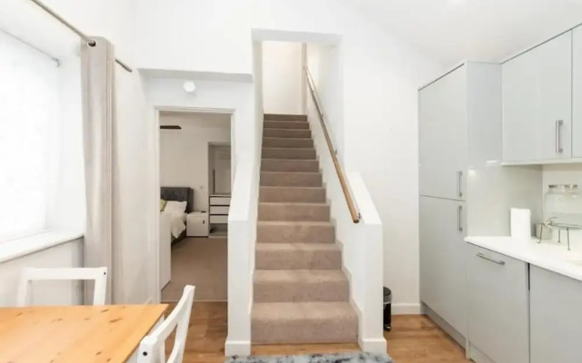 2-bed House in Reading-near Town-sleeps 4