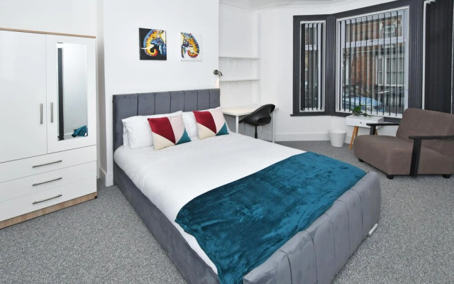 Townhouse @ 202 Walthall Street Crewe