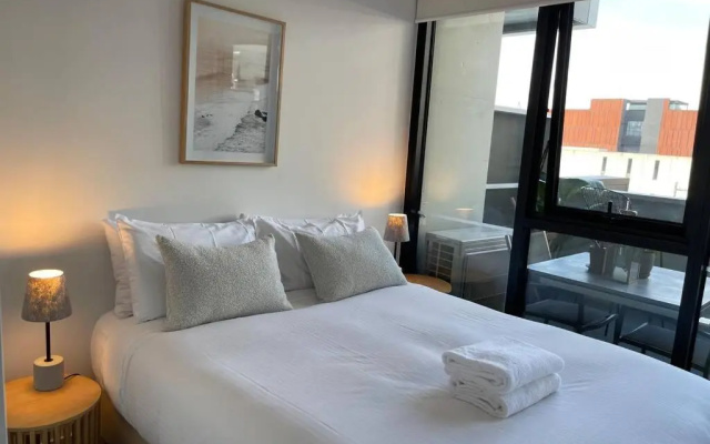 Luxury 1BR + Study near MCG, Tennis Centre & City – Guest Rooms – Melbourne