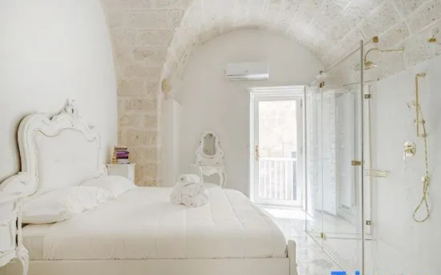 Marchesa - 2 Bedrooms, Terrace & Bath Tub in Center