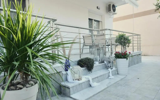 BUTTERFLY SUITES by STELIOS