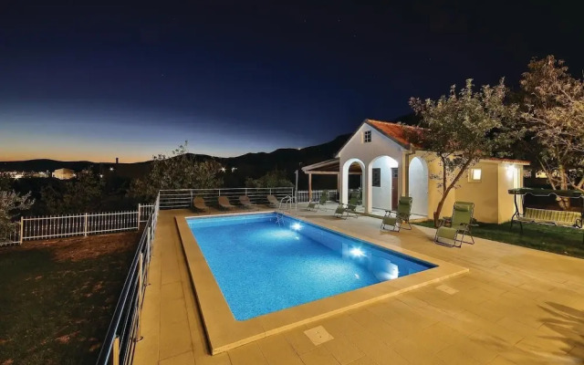 Nice Home in Kastel Luksic With Wifi and 1 Bedrooms