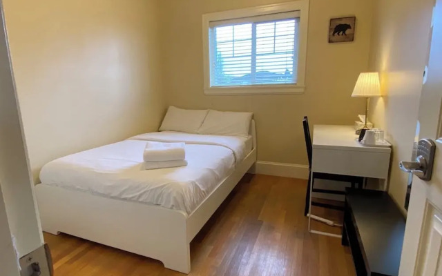 Vancouver Metrotown Modern Guest House