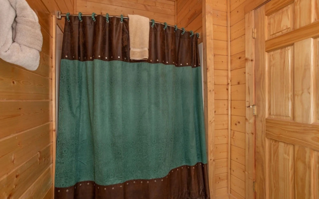 Luxurious Nine Bears Home Minutes Away to Gatlinburg by Redawning