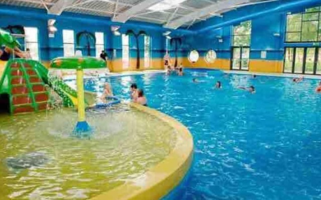 Beautiful and Tranquil Lakeside Lodge - Sleeps 5