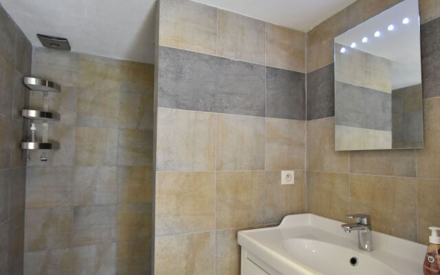 Charming Villa in Lauris South of France with Private Pool