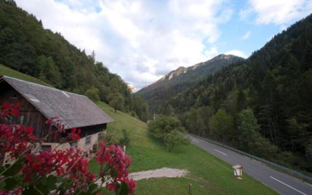 Frizerstvo,Gostinstvo in Mhe Lašekar, Valentina Špruk, s.p.