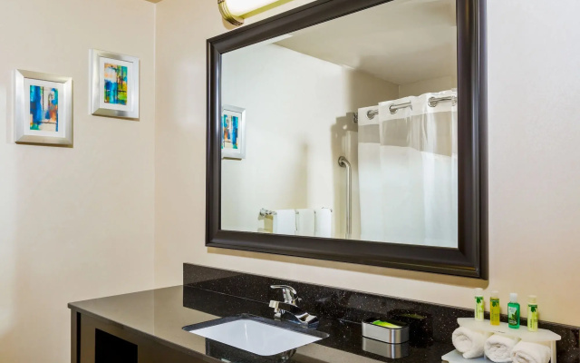 Holiday Inn Express Hotel & Suites Mt. Holly by IHG