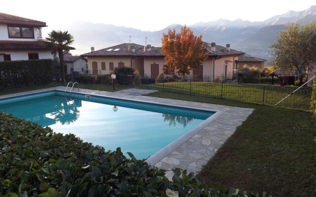 Villa Aurora with pool Colico