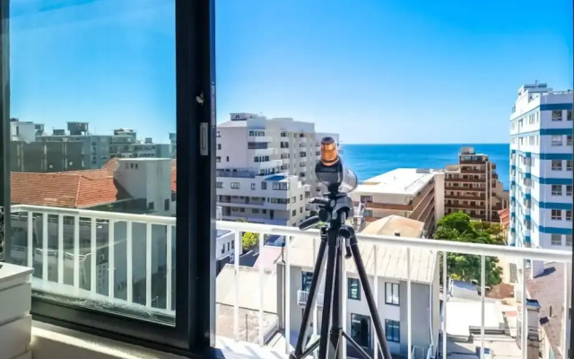 Elegant Sea Point Retreat Splendid Views Wifi
