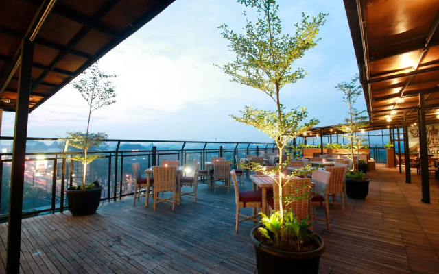Yellow Star Ambarukmo Hotel