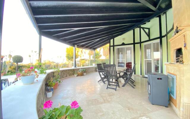 4 Bedroom Deluxe Villa with Mountain and Sea View