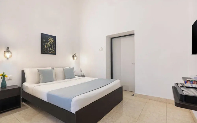 8fold by LaRiSa Siolim