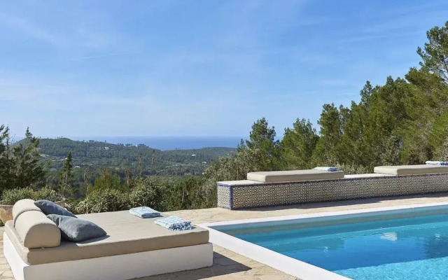Hillside Villa With Sea-views