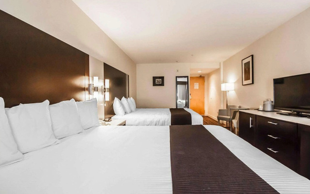 Comfort Hotel Vancouver Airport