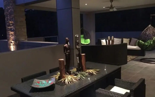 Hollywood Tree House