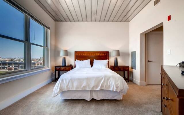 Global Luxury Suites at Whetstone Way