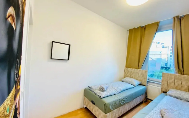 Rooms in Cozy 4BR Shared Apt Central