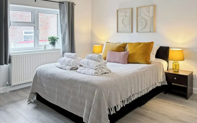 Relaxing Getaway With Hot Tub & Sauna Sleeps 6