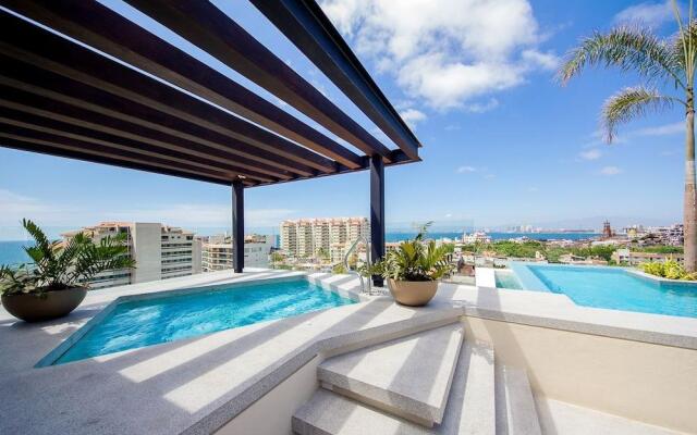 Designer Condo in Zona Romantica