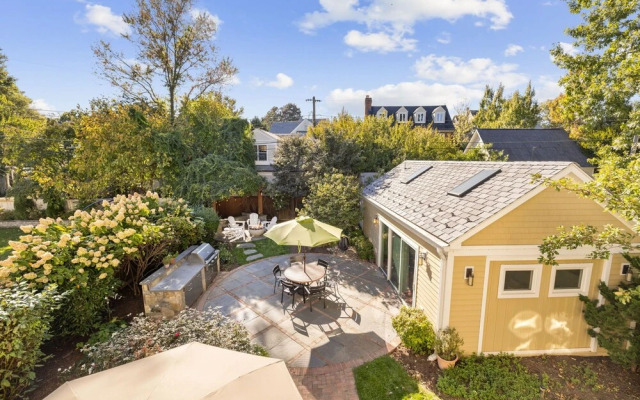 Clarendon Prestige 5-br Luxury Homestay