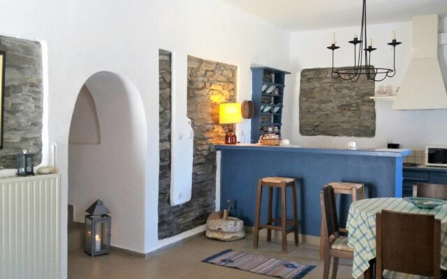 "Aura" apt in Stone Tower 1690 • Andros