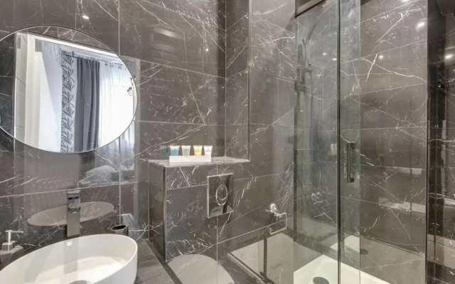 195-Suite Royal in Paris