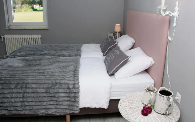 Opulent Holiday Home With Sauna, Jacuzzi & Playroom in Backemoor
