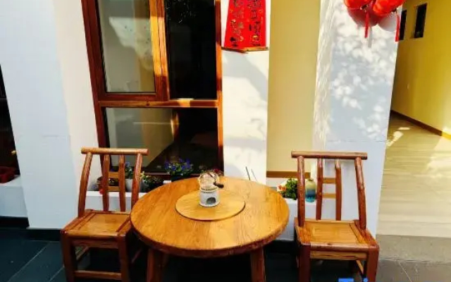 Jinglu Homestay