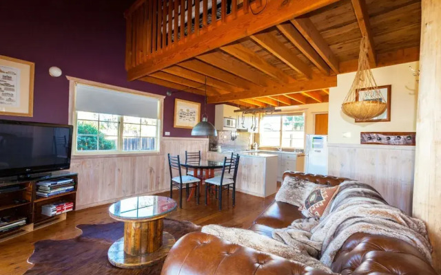 Aarlaur 1- Loft Style Townhouse in Jindabyne