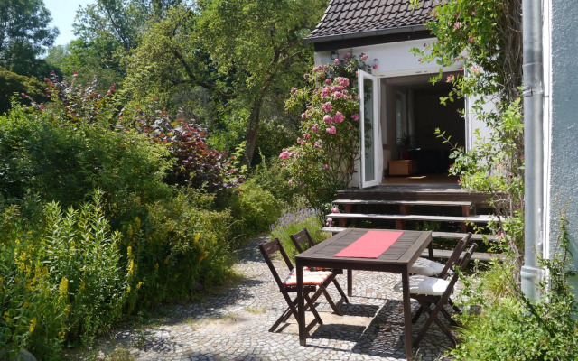 Sonniges Häuschen mit Garten