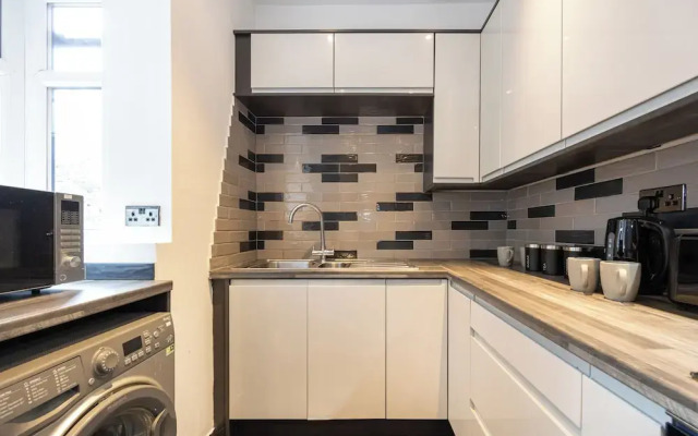 Stunning 3 Bedroom Home in Newcastle-under-lyme With Garden