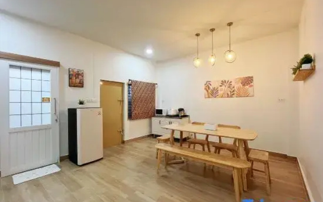 Sleeping Shine by DeliZia Homestay (9-10 Persons)