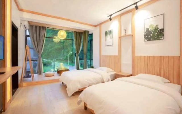 Qishe Hostel
