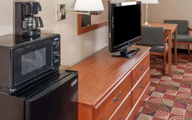Super 8 by Wyndham Shipshewana