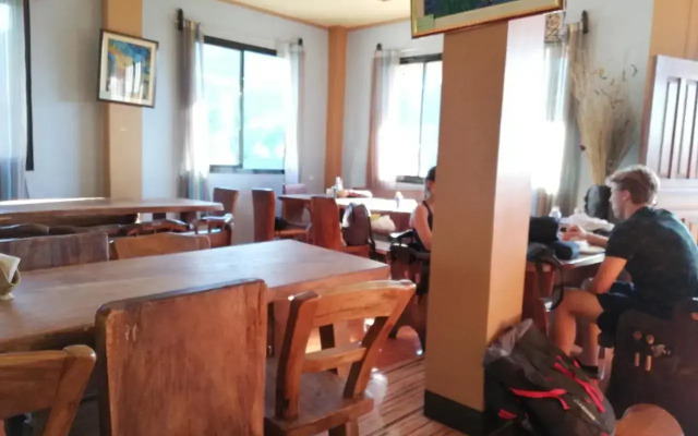 7th Heaven Lodge and Cafe