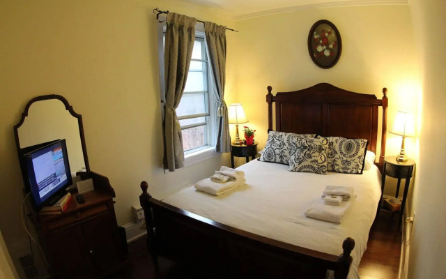 Toronto Garden Inn Bed and Breakfast