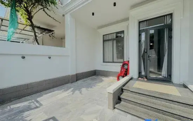 Tphomes Lakeview 12