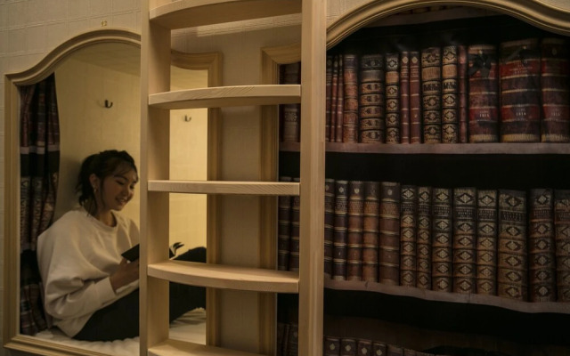 The Wardrobe Hostel Libreria