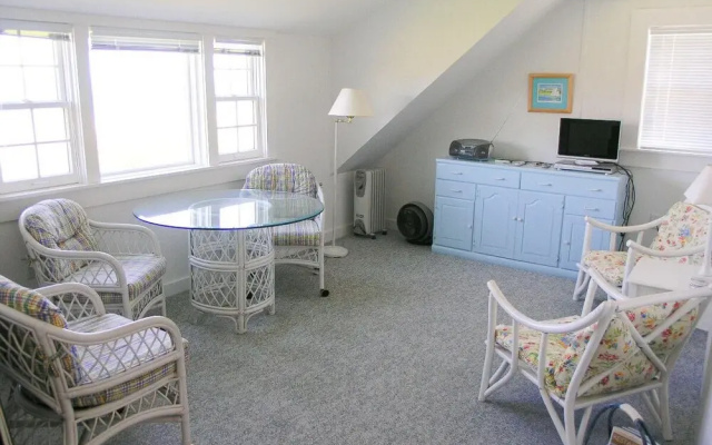 180 Main Street - One Bedroom House
