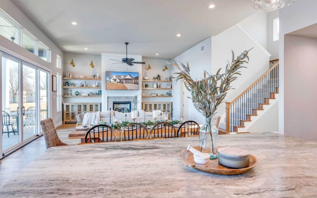 Lakefront Granbury Retreat w/ Patio & Fire Pit