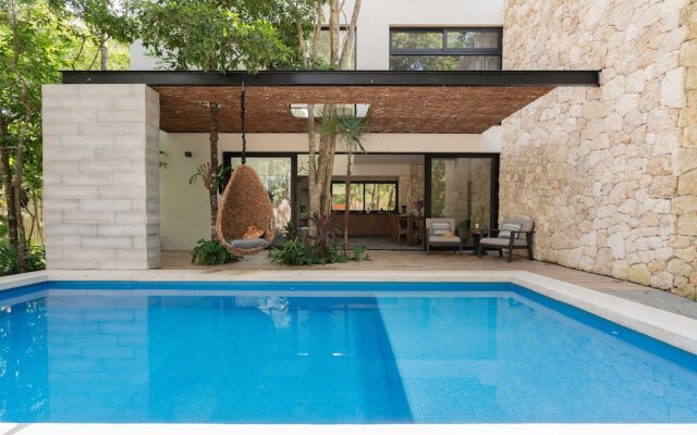 Twelve O’Clock Luxury Villas