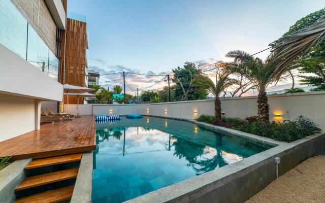 Penthouse 13 - One Bay Residence with private rooftop terrace and dip in pool