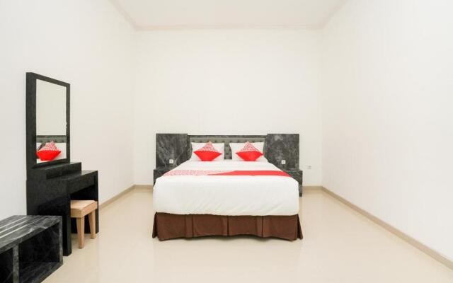 OYO 1957 Riverside Residence