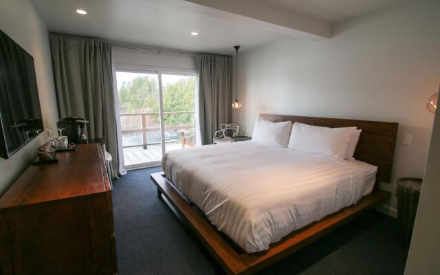 Duffin Cove Oceanfront Lodging