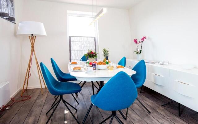 KYST 5410 Floating Home 1
